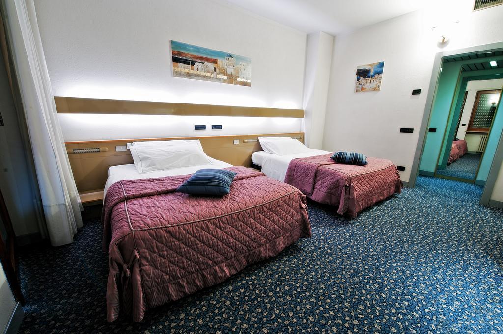 Hotel Michelangelo Biella Szoba fotó