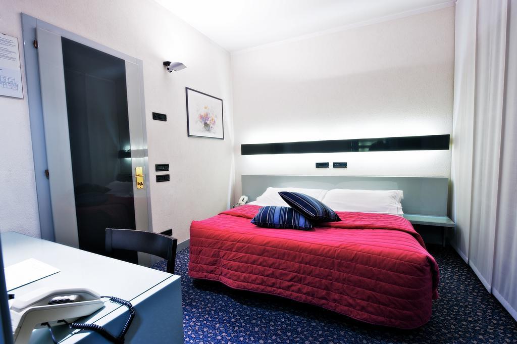 Hotel Michelangelo Biella Szoba fotó