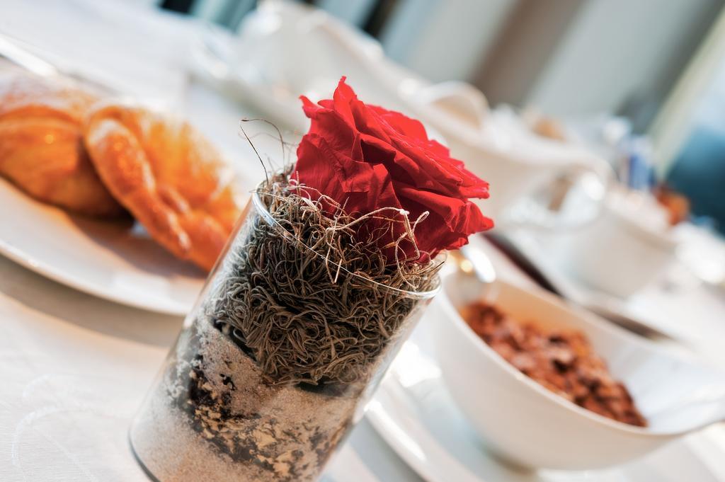 Hotel Michelangelo Biella Kültér fotó