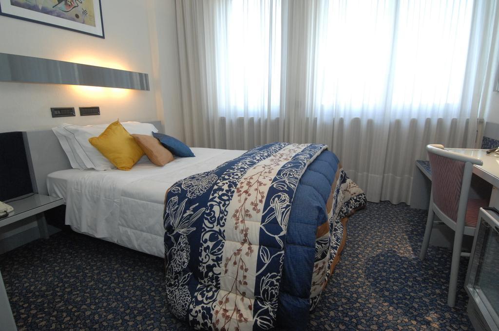 Hotel Michelangelo Biella Szoba fotó