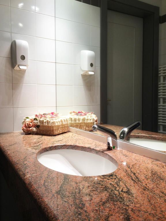 Hotel Michelangelo Biella Kültér fotó